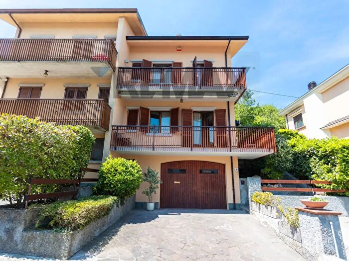 Casa con 6 locali in vendita in Via Caduti di Cefalonia E Corfù, Salsomaggiore Terme