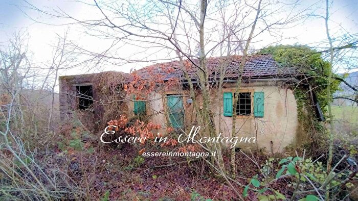 Casa con 5 locali in vendita in Fanano