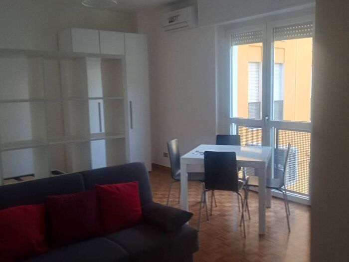 Appartamento monolocale in affitto in Via Andrea Maffei, Montenero, Milano