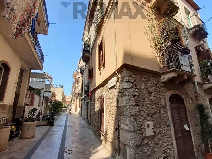 Appartamento bilocale in vendita in Via Giardinazzo, Taormina