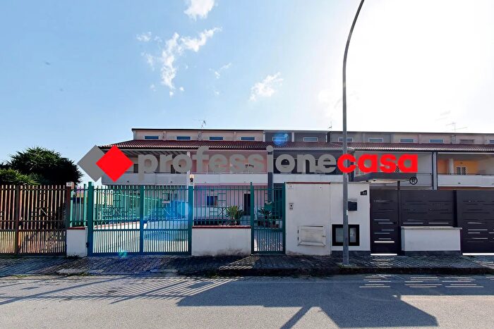 Casa quadrilocale in vendita in Via Ugo Foscolo, Santa Maria Capua Vetere