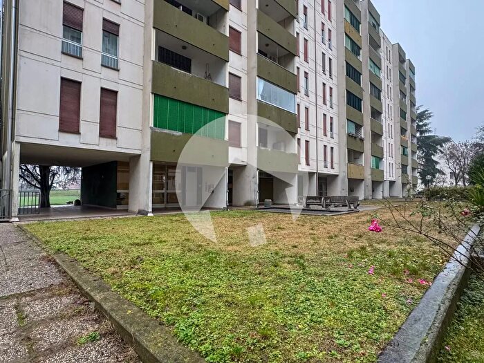 Appartamento quadrilocale in vendita in Via Fenulli, Reggio Emilia