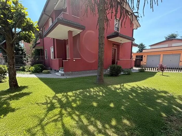 Casa con 5 locali in vendita in a C Battisti, San Vittore Olona