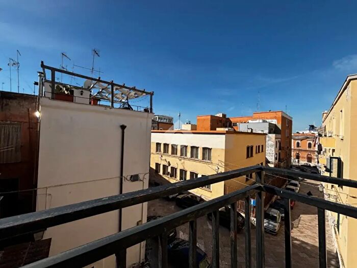 Appartamento trilocale in vendita in Piazza S Pietro, Bari