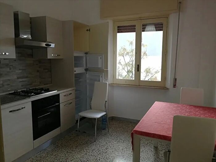 Appartamento con 5 locali in affitto in Via Fratelli Spagnolo Ferrovieri, Reggio Calabria