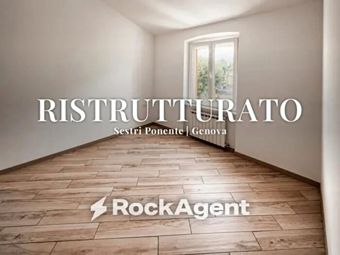 Appartamento quadrilocale in vendita in Piazza Cosma Clavarino, Genova
