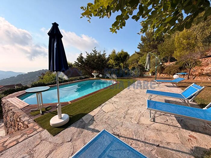Casa con 15 locali in vendita in Via Nostra Signora delle Grazie, Imperia