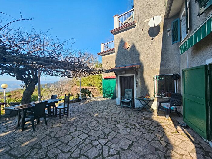 Casa con 6 locali in vendita in Via Palazzina, Fosdinovo