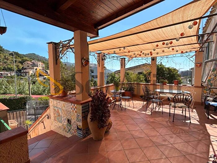 Casa con 6 locali in affitto in Via dei Moscani, Torrione Alto Sala Abbagnano, Salerno