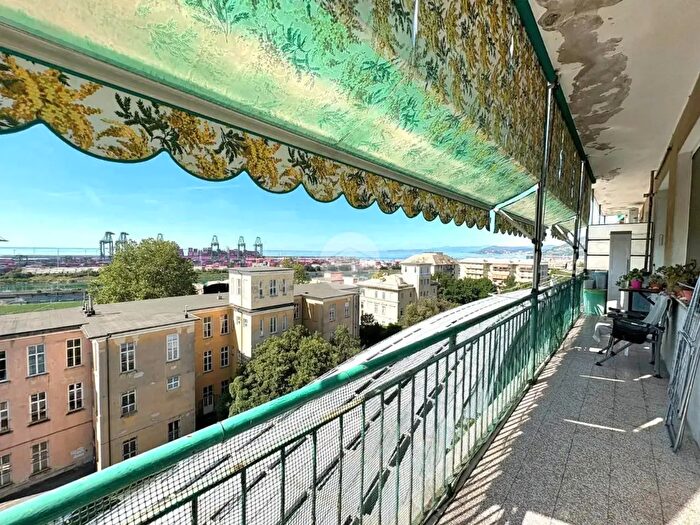 Appartamento con 5 locali in vendita in Via Villini Ambrogio Negrone, Genova