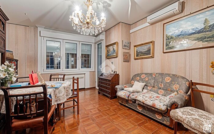 Appartamento con 5 locali in vendita in Via Byron, Bologna