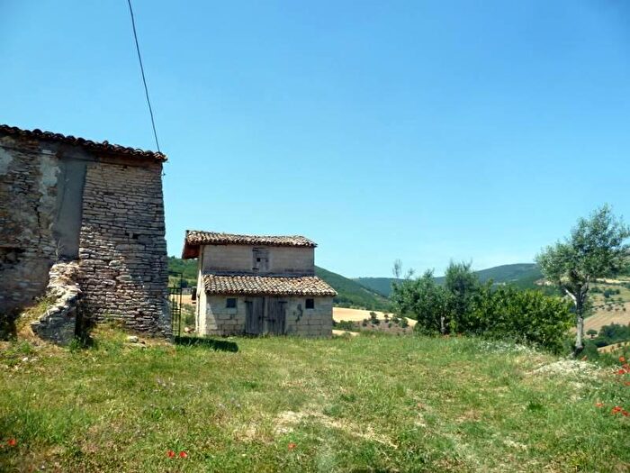 Casa con 6 locali in vendita in San Severino Marche
