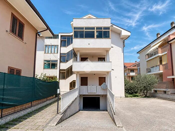 Appartamento quadrilocale in vendita in Via Montello, Giulianova