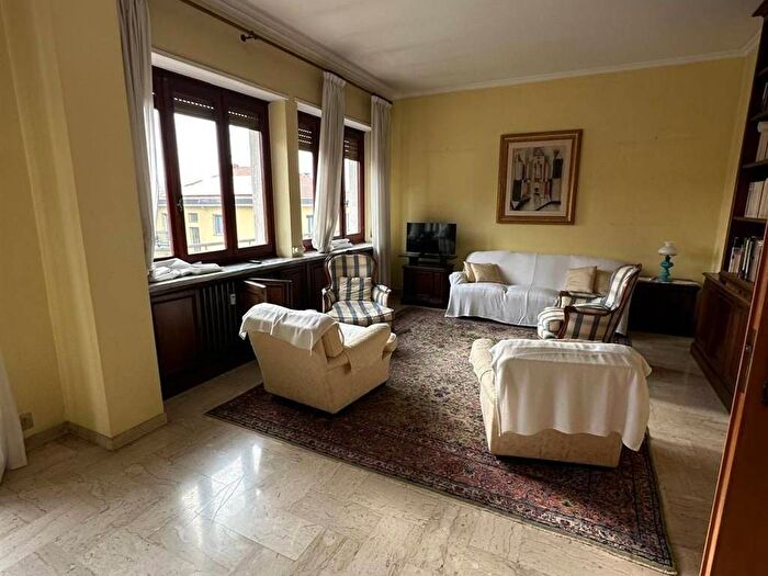 Appartamento con 5 locali in affitto in VIA ORISTANO, Cavoretto, Torino