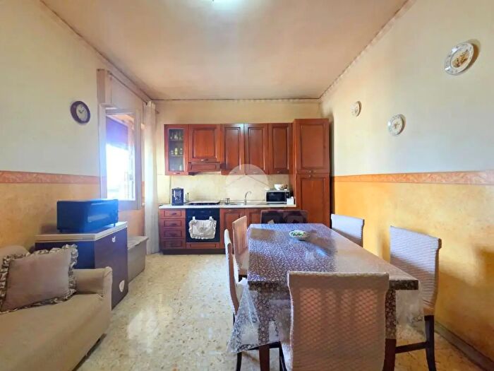 Appartamento trilocale in vendita in Via Silvio Pellico, Casoria