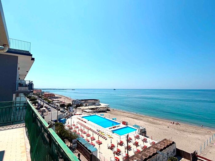 Appartamento trilocale in affitto in Via Lungomare Cristoforo Colombo, Mercatello Mariconda, Salerno