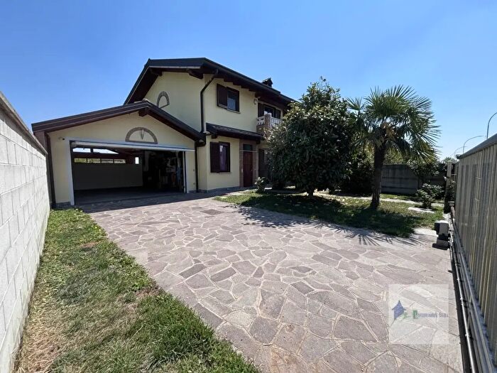 Casa con 5 locali in vendita in Via John Fitzgerald Kennedy, Turbigo