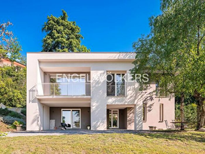 Casa con 6 locali in vendita in Via Lodorina, Erba