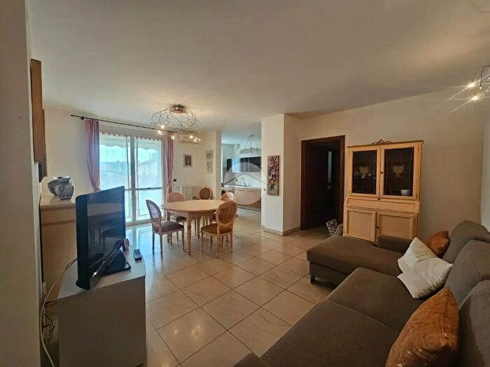 Appartamento trilocale in affitto in Via della Gualderia, Chieri