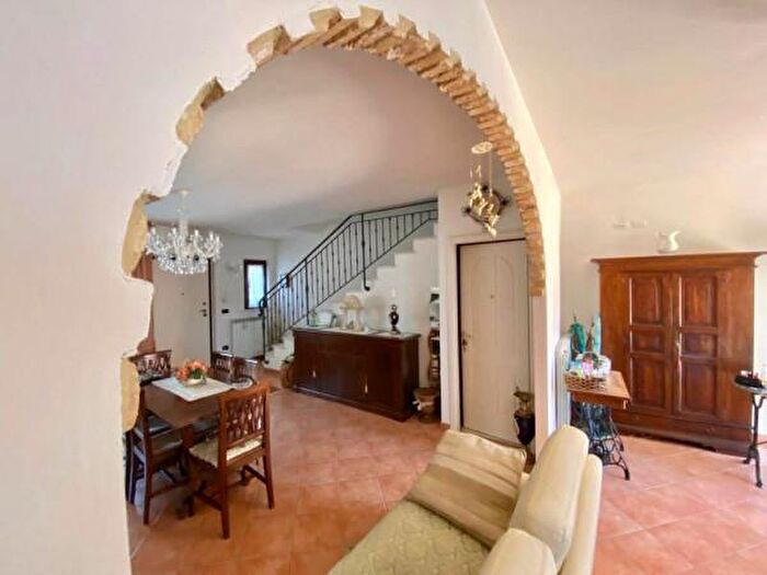 Casa con 6 locali in vendita in Via Cadore, Fermignano