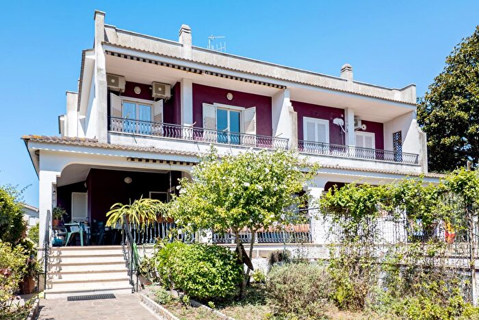 Casa con 5 locali in vendita in Via Adda, Anzio