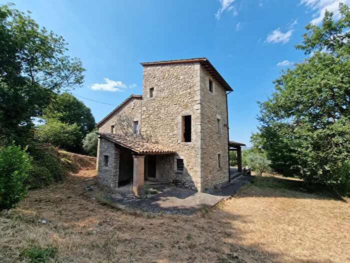 Casa con 6 locali in vendita in Via Santa Maria, Baschi