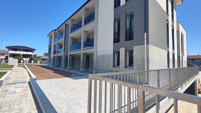 Appartamento quadrilocale in vendita in Via Armando Diaz Bareggio, Bareggio