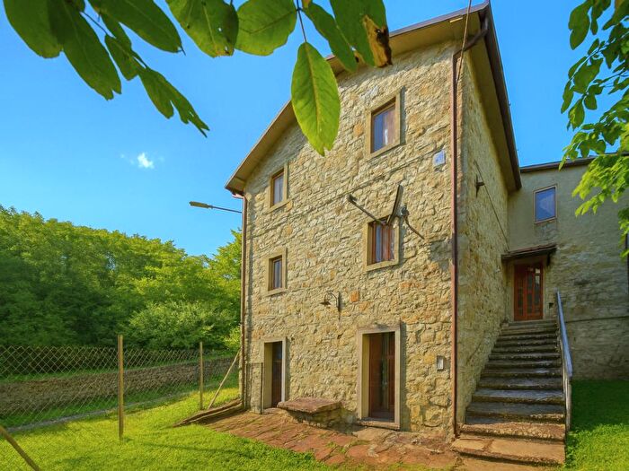 Casa con 8 locali in vendita in Strada Comunale di Rofelle, Badia Tedalda