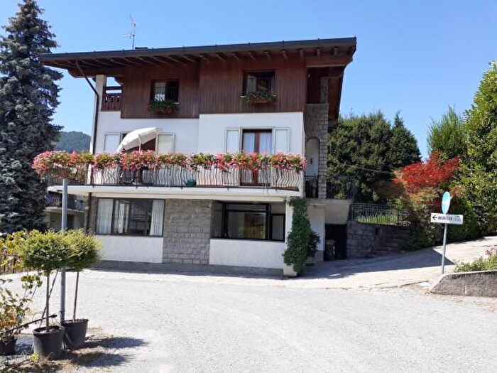 Casa con 6 locali in vendita in Via al Fareè, Centro Valle Intelvi