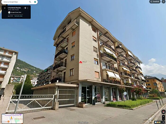 Appartamento con 9 locali in vendita in Via Monte Pasubio, Aosta