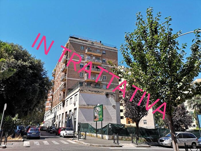 Appartamento trilocale in affitto in Via Tito Omboni, Navigatori, Roma