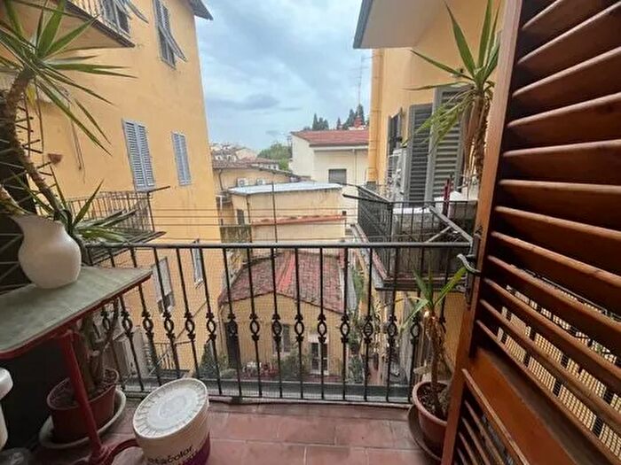 Appartamento con 7 locali in vendita in Via Guglielmo Marconi, Firenze