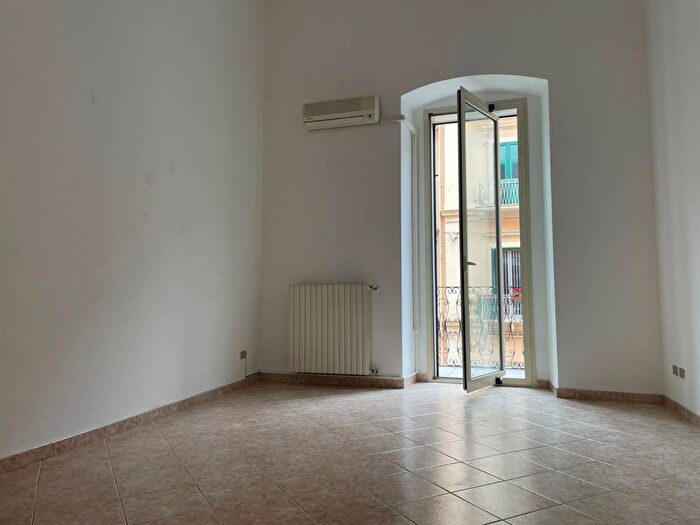 Appartamento quadrilocale in affitto in Via Regina Elena, Borgo, Taranto