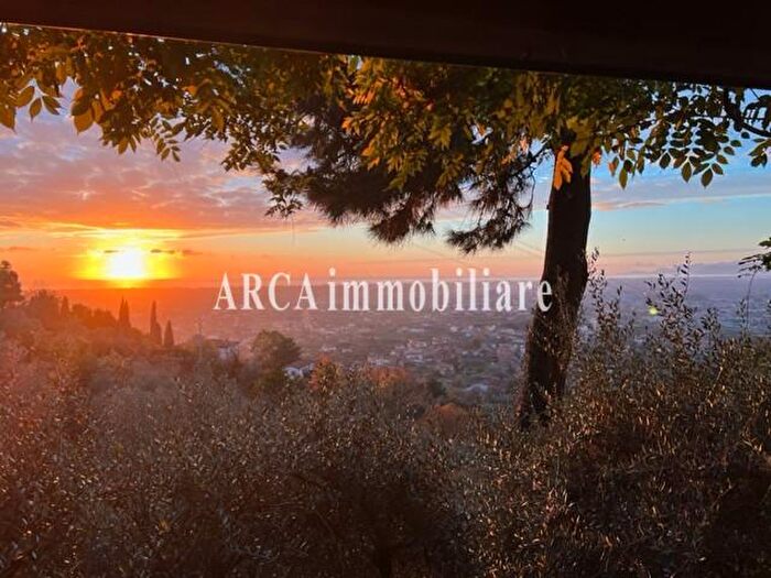 Casa con 5 locali in vendita in Pietrasanta