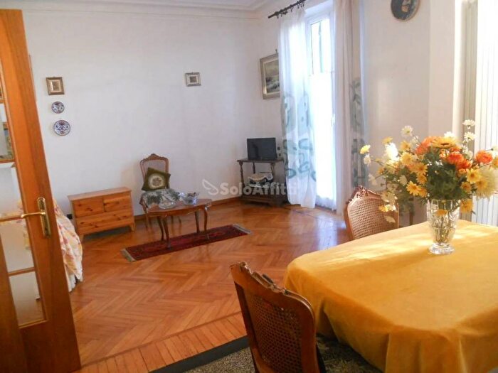 Appartamento con 6 locali in affitto in Neighbourhood San Fruttuoso, San Fruttuoso, Genova