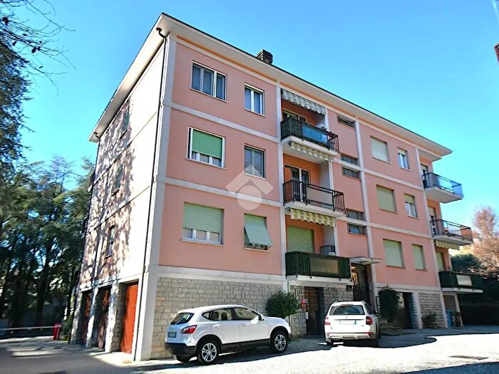 Appartamento trilocale in vendita in Via Giuseppe Cuzzi, Como
