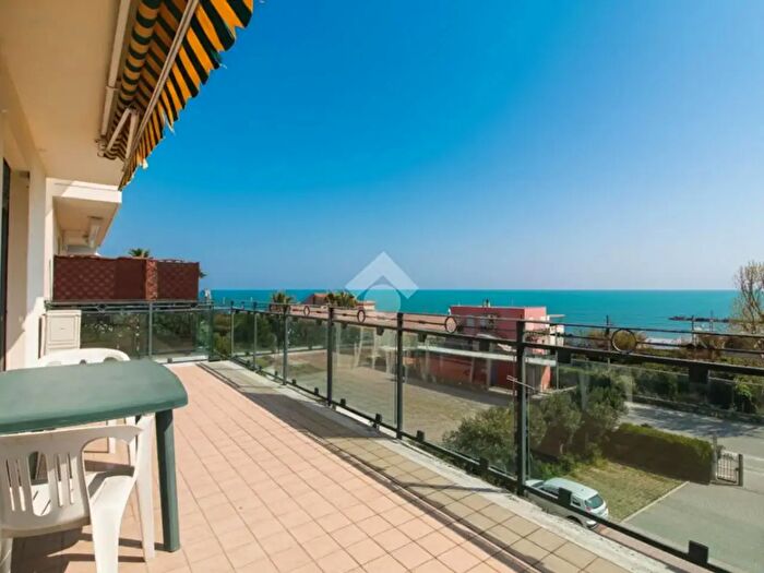 Appartamento trilocale in vendita in Via Lame, Grottammare