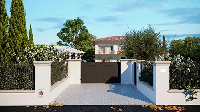 Casa con 8 locali in vendita in Via Ammiraglio Morin a, Forte Dei Marmi