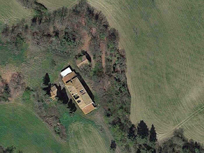 Casa con 6 locali in vendita in Pomarance