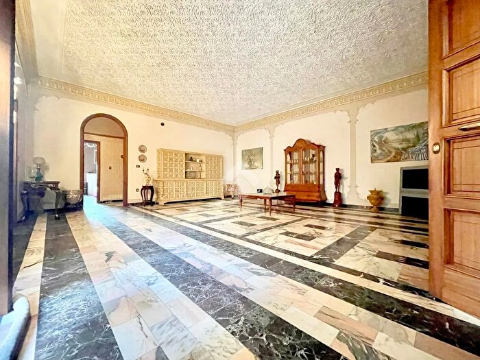 Casa con 15 locali in vendita in Via Brindisi, Mesagne