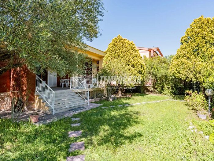 Casa con 5 locali in vendita in Via Martano, Tarquinia