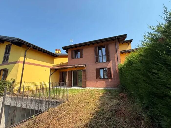 Casa con 6 locali in vendita in Via Mastri Muratori, Gornate Olona
