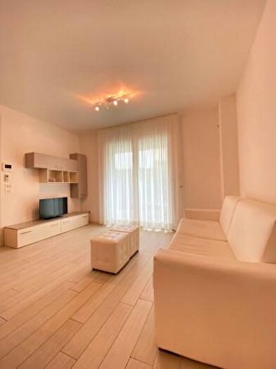 Appartamento trilocale in affitto in Viale Rosolino Pilo, Riccione