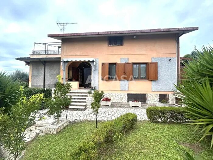 Casa con 5 locali in vendita in Via del Boschetto, Velletri