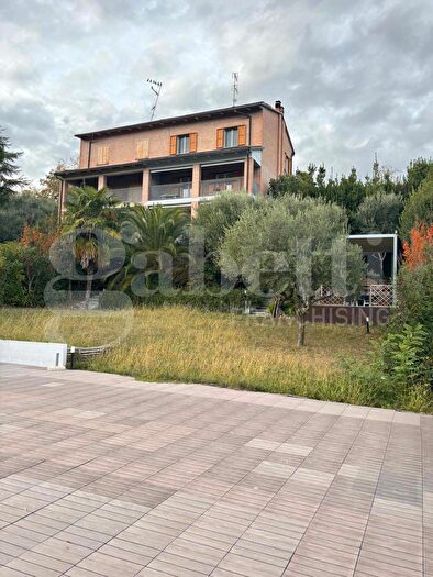 Casa con 5 locali in vendita in Via Pellizzara, Castel San Pietro Terme