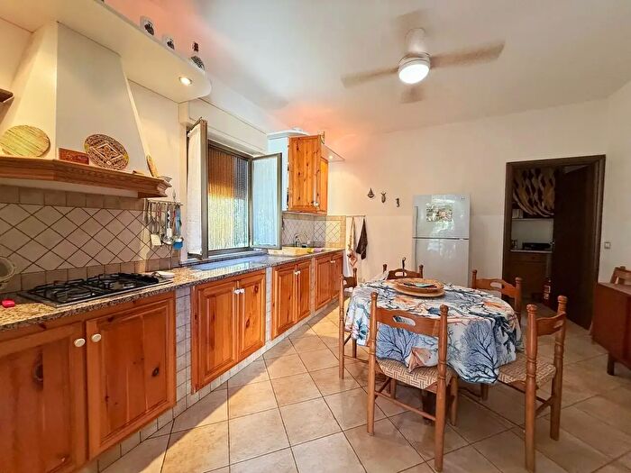 Casa con 7 locali in vendita in Castellammare Del Golfo