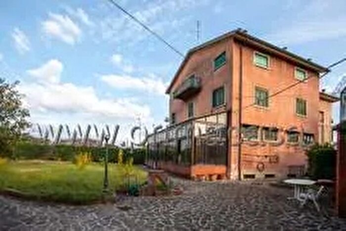 Casa con 12 locali in vendita in Piazza Risorgimento, Verona