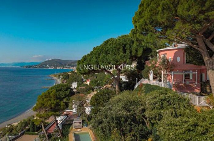 Casa con 6 locali in vendita in Via del Mare, Arenzano