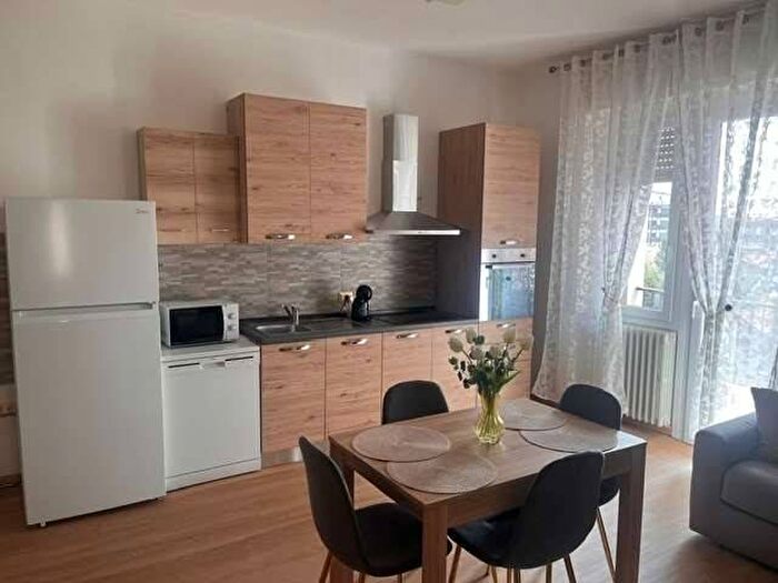 Appartamento trilocale in affitto in Via Vittorio Veneto, Centro, Arona