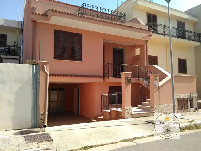 Casa con 5 locali in vendita in Via Palmiro Togliatti, Montevago